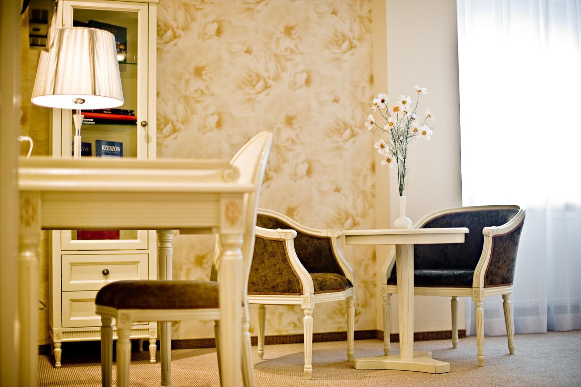 Hotel Prezydencki 4-star Rzeszów Buitenkant foto