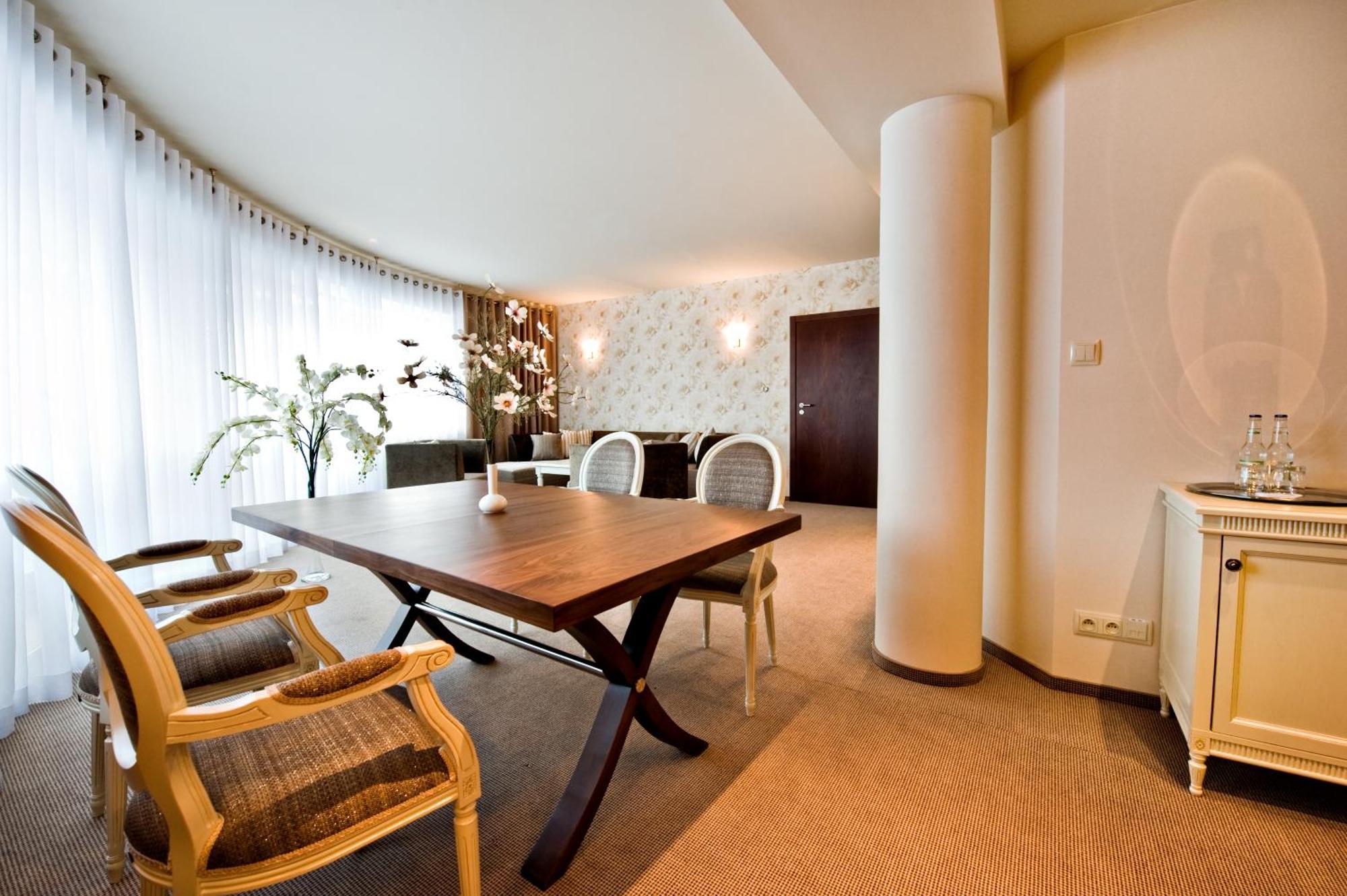 Hotel Prezydencki 4-star Rzeszów Buitenkant foto