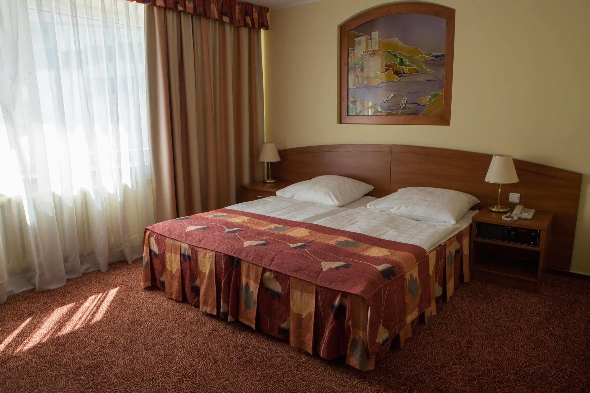 Hotel Prezydencki 4-star Rzeszów Buitenkant foto
