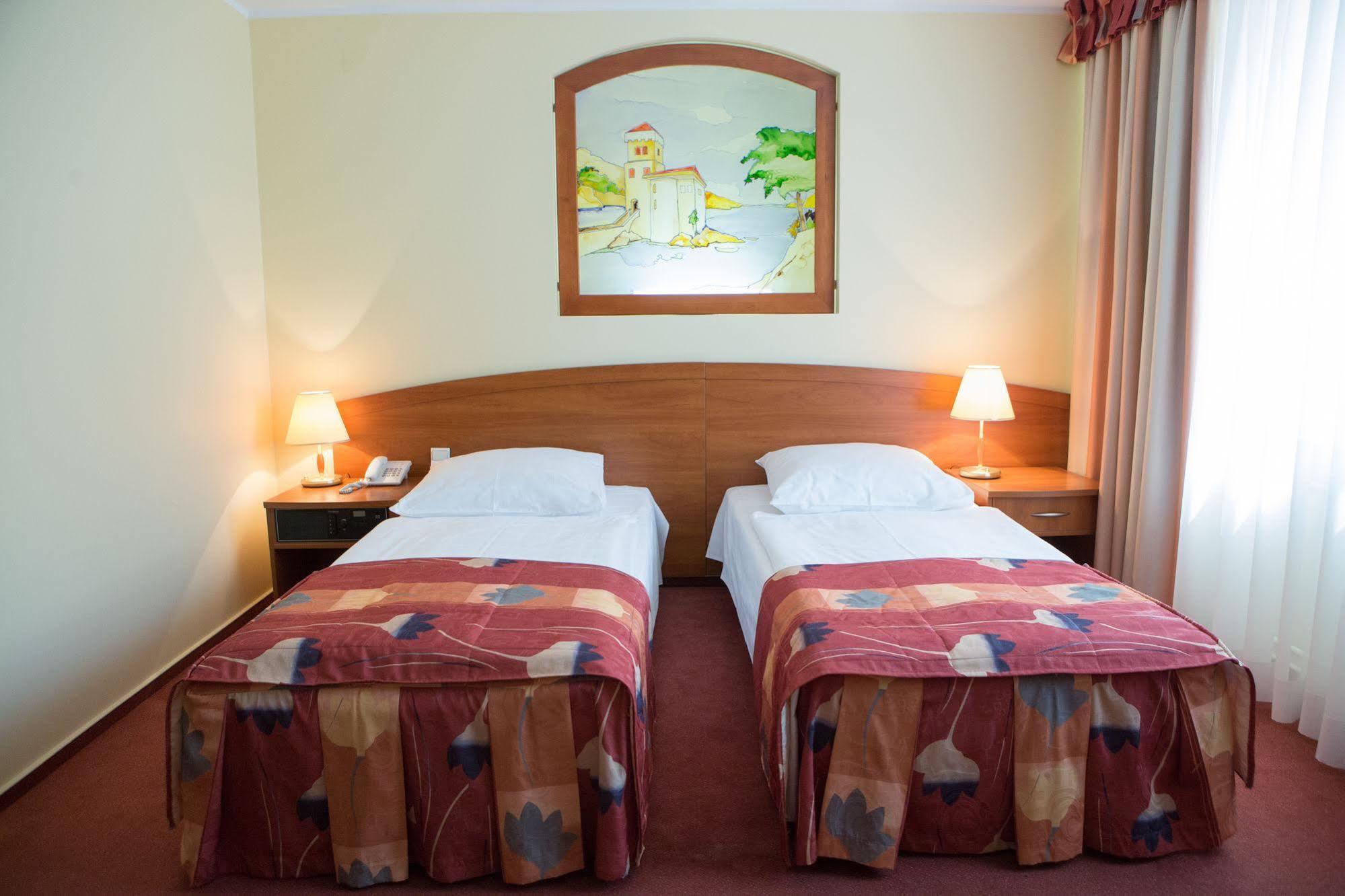 Hotel Prezydencki 4-star Rzeszów Buitenkant foto